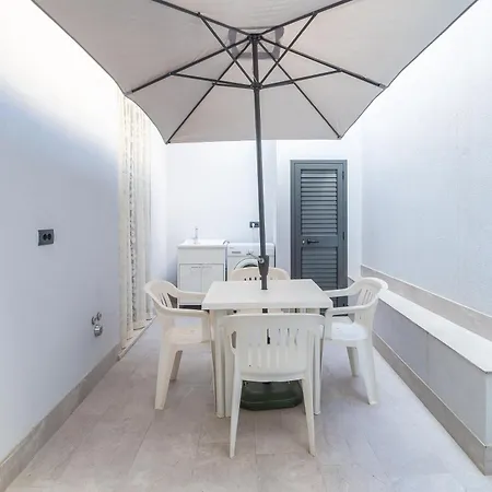 Erre House Apartment *